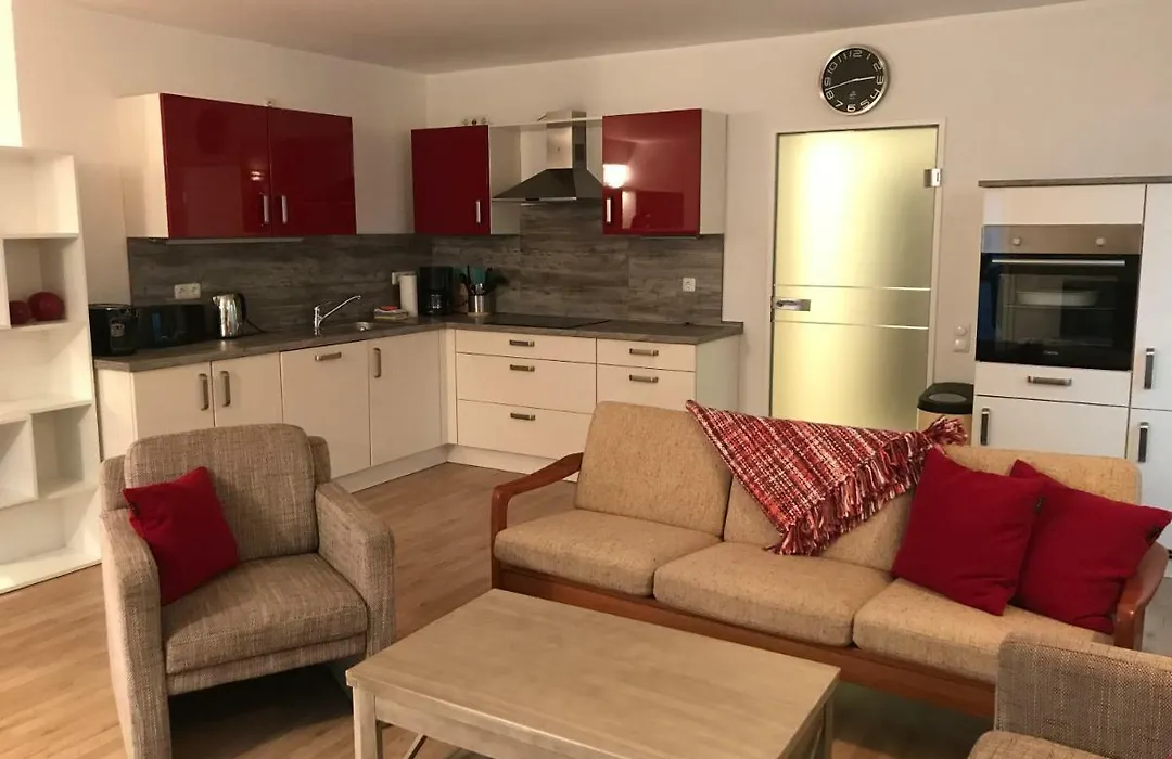 Ruhige Souterrainwohnung-1